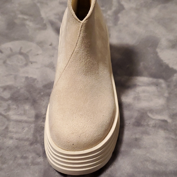Stylish Cream Platform Ankle Boots - Picture 2 of 10